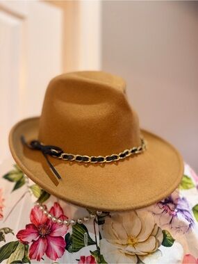 Liz Claiborne Tan Felt Hat with Black Chain Details